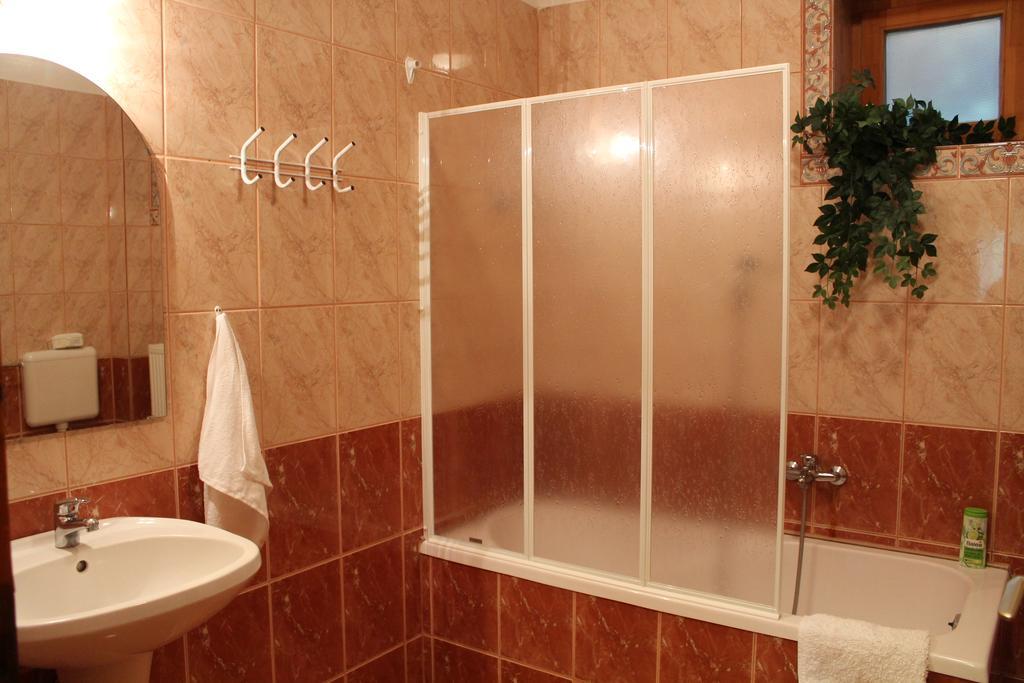 Vargapartman Szeged Ngoại thất bức ảnh